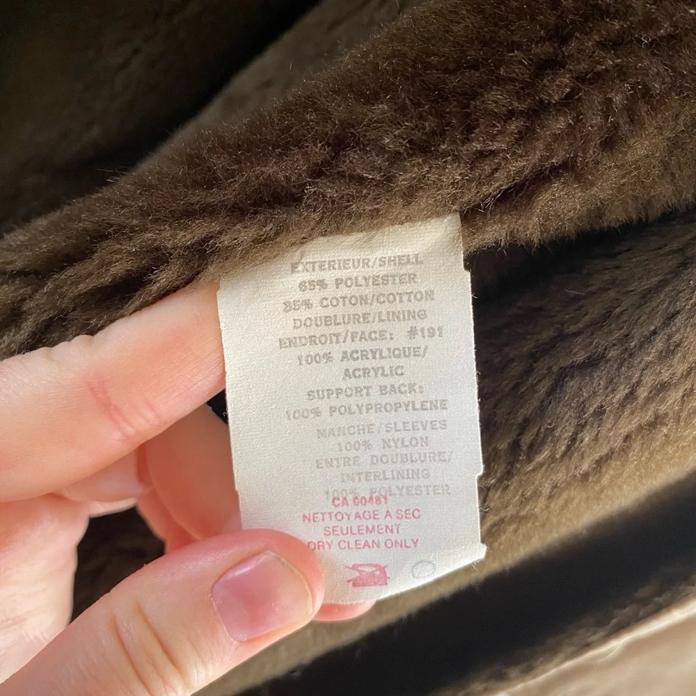 Vintage Tan Trench Coat with Belted Waist and Long Sleeves - Made in Canada - Picture 5 of 10